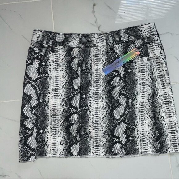 Tinseltown Snakeprint mini skirt - Picture 2 of 3